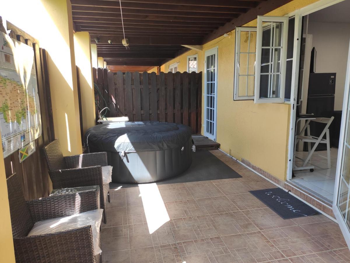 Garden Studio Flat Mango Walk Appartement Montego Bay Buitenkant foto