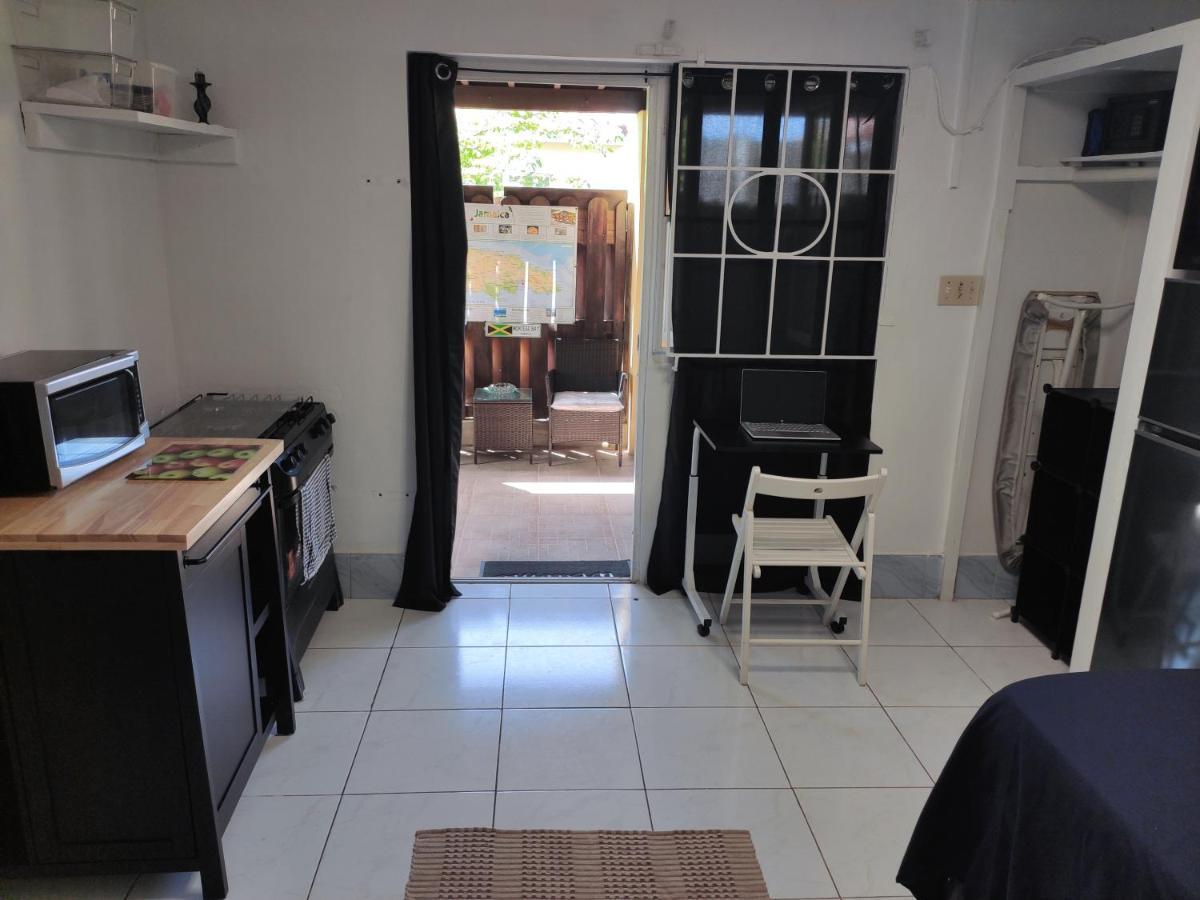 Garden Studio Flat Mango Walk Appartement Montego Bay Buitenkant foto